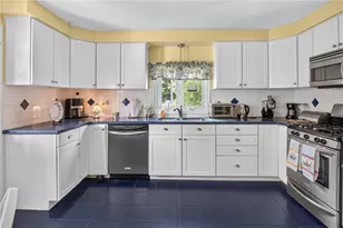 130 Thurston St, East Providence, RI 02915 - Photo 11