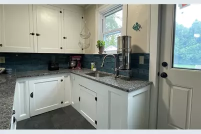 1247 Kingstown Road, South Kingstown, RI 02879 - Photo 9