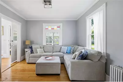 40 W Narragansett Avenue, Newport, RI 02840 - Photo 9