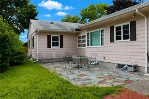 123 Berlin St, Providence, RI 02908 - Photo 21