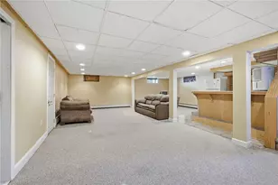 95 Uxbridge St, Cranston, RI 02920 - Photo 29