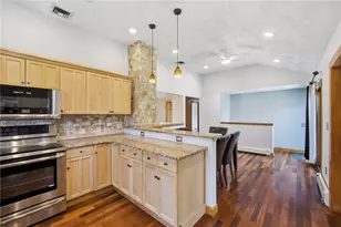 95 Uxbridge St, Cranston, RI 02920 - Photo 9
