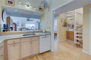 204 Bellevue Ct, Narragansett, RI 02882 - Photo 15