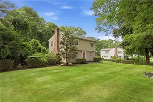 32 Bishop Dr, Cumberland, RI 02864 - Photo 3