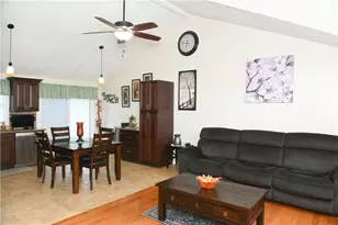 9 Mallory Ct, Cranston, RI 02910 - Photo 7