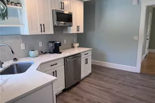 35 Elm St, Newport, RI 02840 - Photo 7