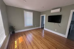 35 Elm St, Newport, RI 02840 - Photo 9