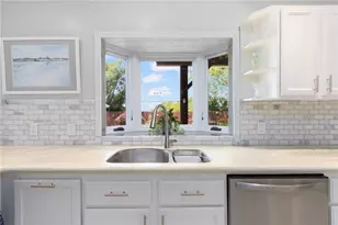 27 Oceanview Dr, Middletown, RI 02842 - Photo 17