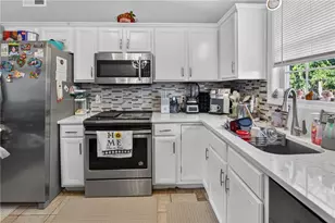 21 Milano St, Providence, RI 02904 - Photo 7