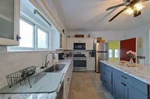 36 Dixon St, Newport, RI 02840 - Photo 3