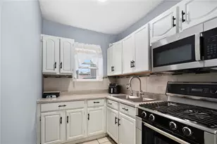 141 Burnett St, Providence, RI 02907 - Photo 11