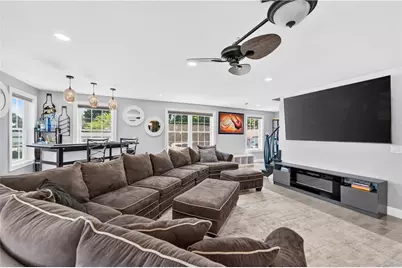 318 Farmington Avenue, Cranston, RI 02920 - Photo 9