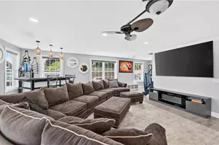 318 Farmington Ave, Cranston, RI 02920 - Photo 9