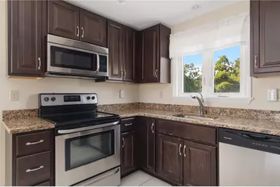 9 Chestnut Hill Road #B, Middletown, RI 02842 - Photo 7