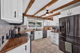 81 Iroquois Dr, Warwick, RI 02888 - Photo 9