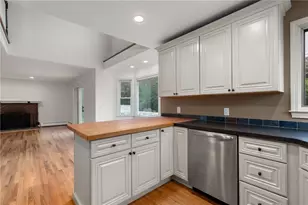 43 Bluegrass Dr, Middletown, RI 02842 - Photo 15