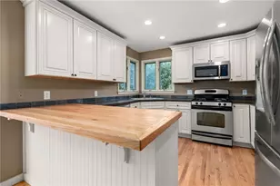 43 Bluegrass Dr, Middletown, RI 02842 - Photo 13