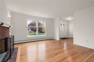 43 Bluegrass Dr, Middletown, RI 02842 - Photo 7