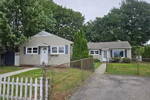 28 Ludlow Rd, Middletown, RI 02842 - Photo 1
