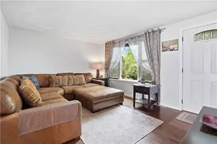 224 Sargent St, Warwick, RI 02888 - Photo 5