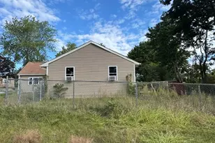 114 Earl Ave, East Providence, RI 02915 - Photo 3