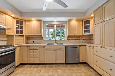 813 South Road, South Kingstown, RI 02879 - Photo 3