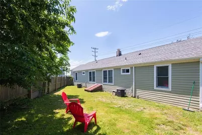 393 Aquidneck Avenue, Middletown, RI 02842 - Photo 11