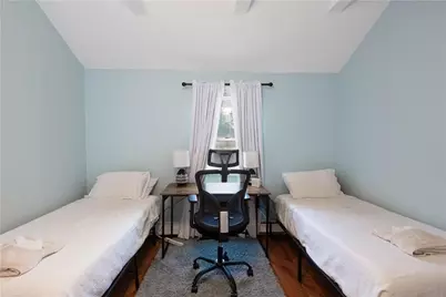 391 Aquidneck Avenue, Middletown, RI 02842 - Photo 9
