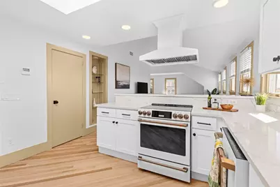 18 Barney Street #3, Newport, RI 02840 - Photo 3