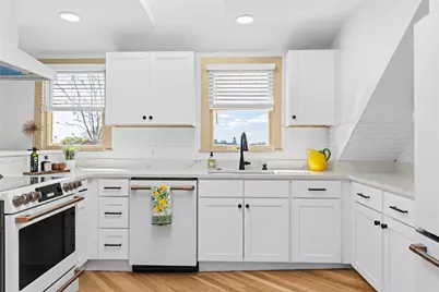 18 Barney Street #3, Newport, RI 02840 - Photo 5
