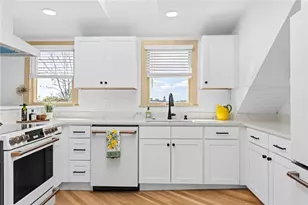 18 Barney St, Newport, RI 02840 - Photo 5