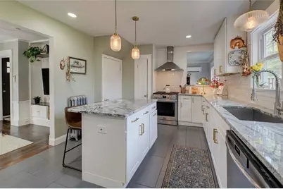 79 Hawthorne Avenue, Cranston, RI 02910 - Photo 9