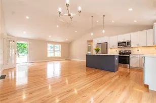 20 Eva Ln, Cranston, RI 02921 - Photo 3