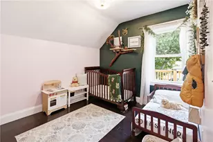 26 Oakland Ave, Cranston, RI 02910 - Photo 9