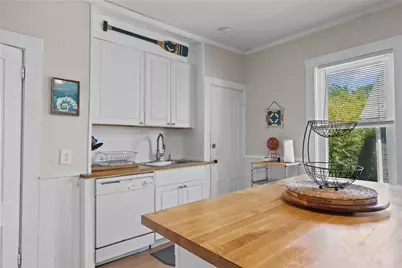 16 Dean Avenue #2, Newport, RI 02840 - Photo 7