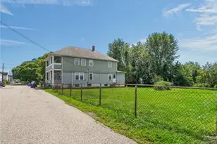 46 E St, Bristol, RI 02809 - Photo 9