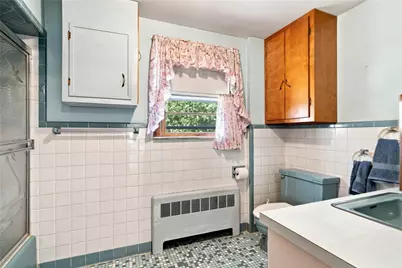 46 E Street, Bristol, RI 02809 - Photo 49