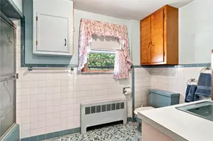 46 E St, Bristol, RI 02809 - Photo 49