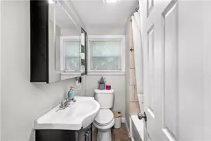 30 Cato Ave, Pawtucket, RI 02860 - Photo 15