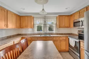 78 Crossland Rd, West Warwick, RI 02893 - Photo 5