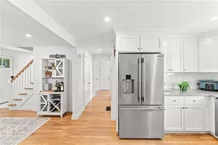 172 Bayview Ave, Bristol, RI 02809 - Photo 5