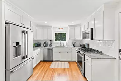 172 Bayview Avenue, Bristol, RI 02809 - Photo 3