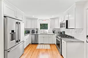 172 Bayview Ave, Bristol, RI 02809 - Photo 3