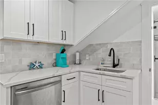 13 Sherman St, Newport, RI 02840 - Photo 15
