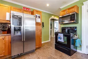 11 Metropolitan Rd, Providence, RI 02908 - Photo 15