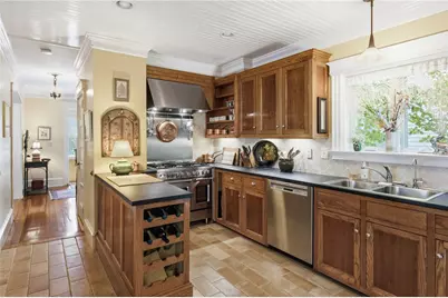 6 Brooks Avenue, Newport, RI 02840 - Photo 9