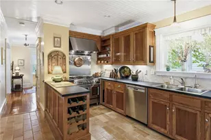 6 Brooks Ave, Newport, RI 02840 - Photo 9