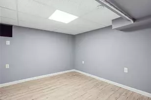 185 Vermont Ave, Providence, RI 02905 - Photo 33