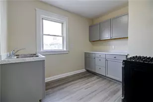 28 Magnolia St, Pawtucket, RI 02860 - Photo 5