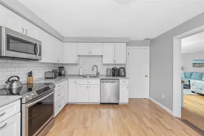 288 Green End Avenue, Middletown, RI 02842 - Photo 17